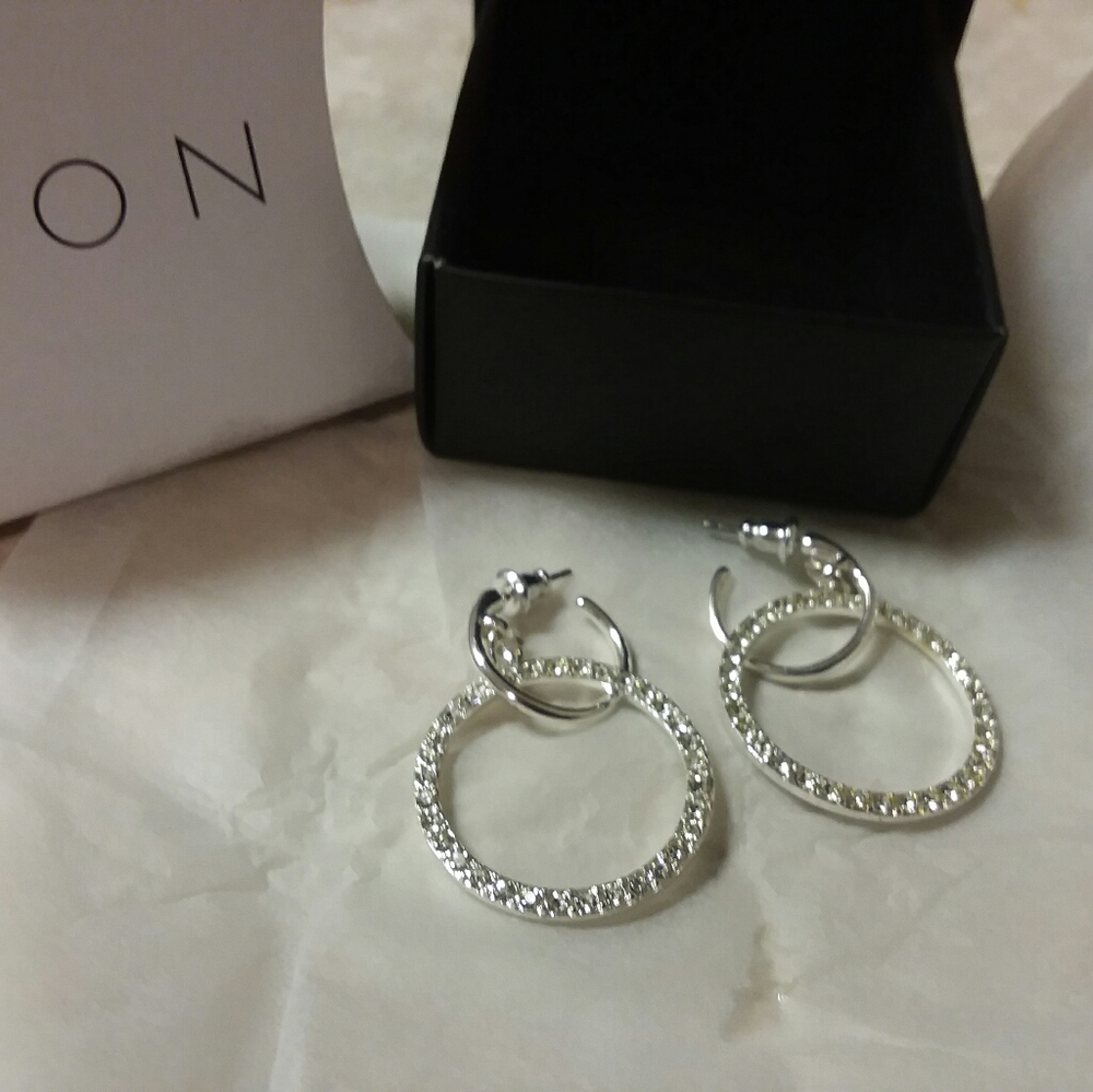 Linked double hoop earrings